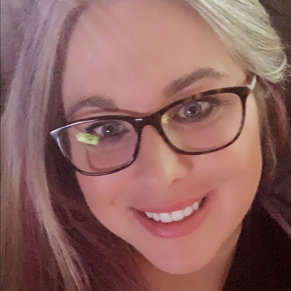 Meet your Posher, Cassandra